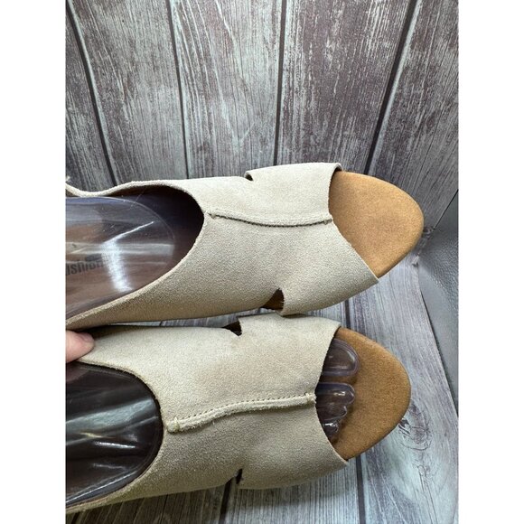 Clarks Collection Women's Beige Suede Ankle Strap Open Toe Wedge Sandal 11M M - Picture 6 of 10